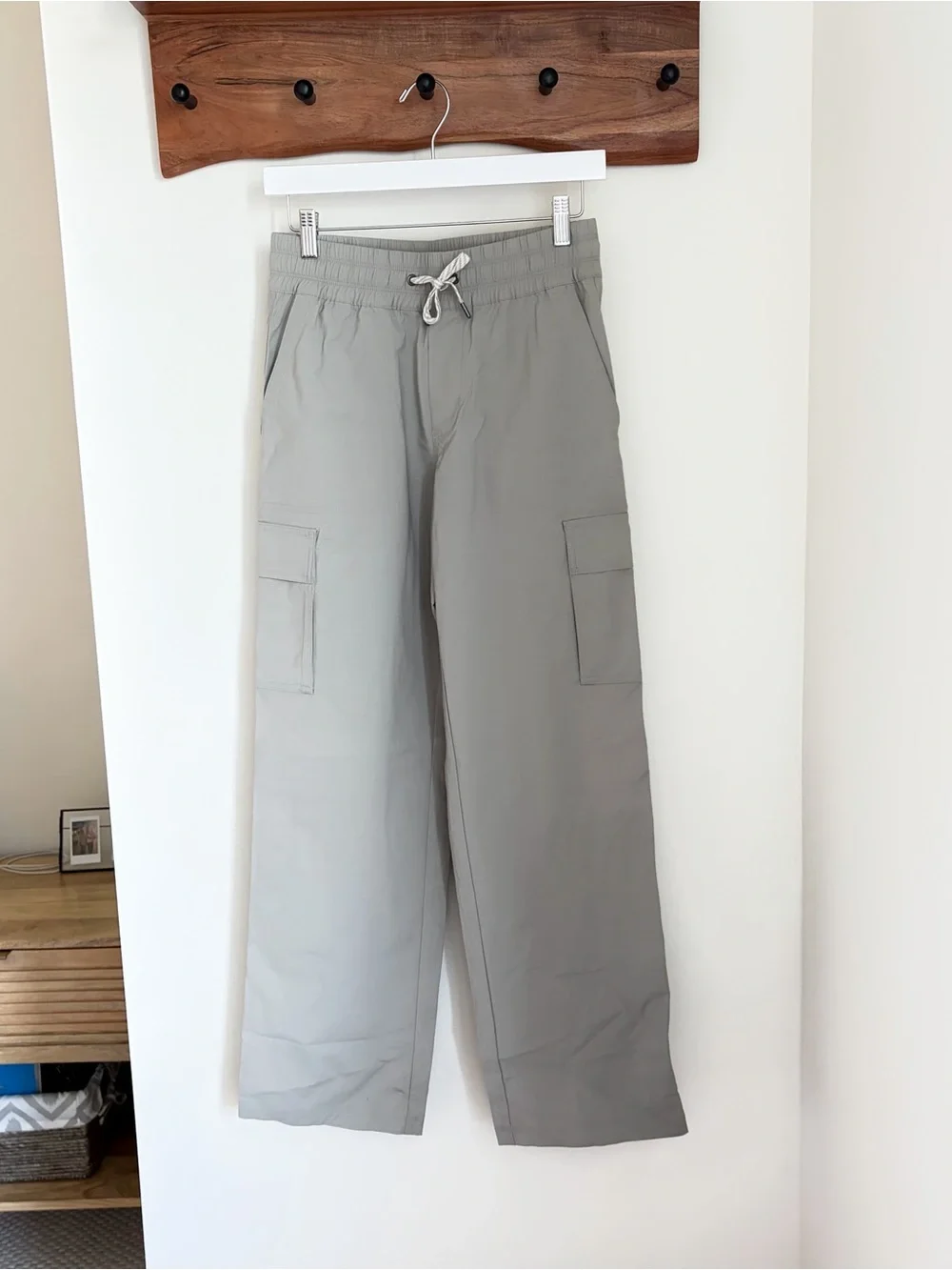 Vuori Women's Birch Cargo Pant Talc XS - Picture 2 of 8
